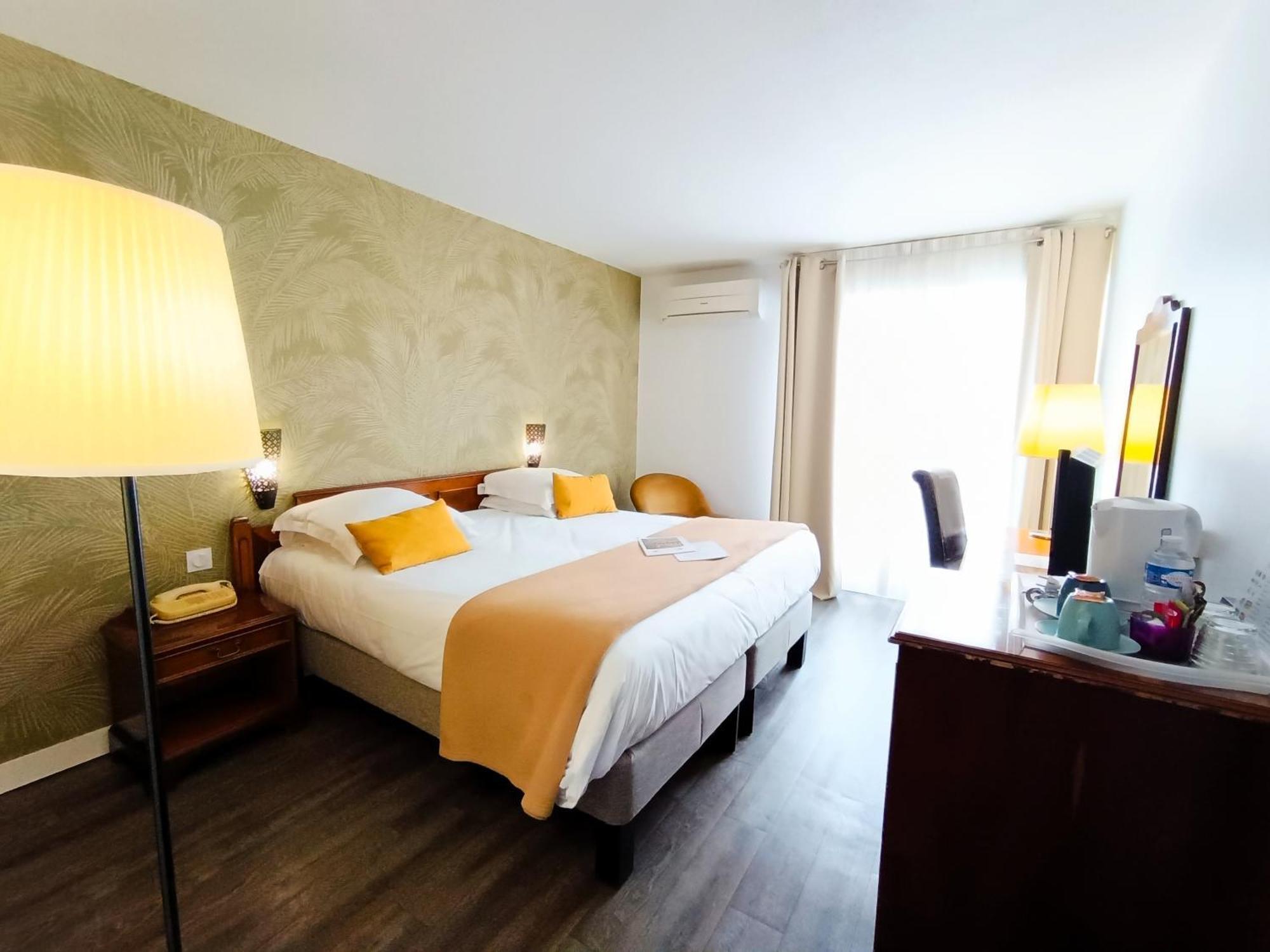 Hotel Des Tuileries Nimes Exterior foto