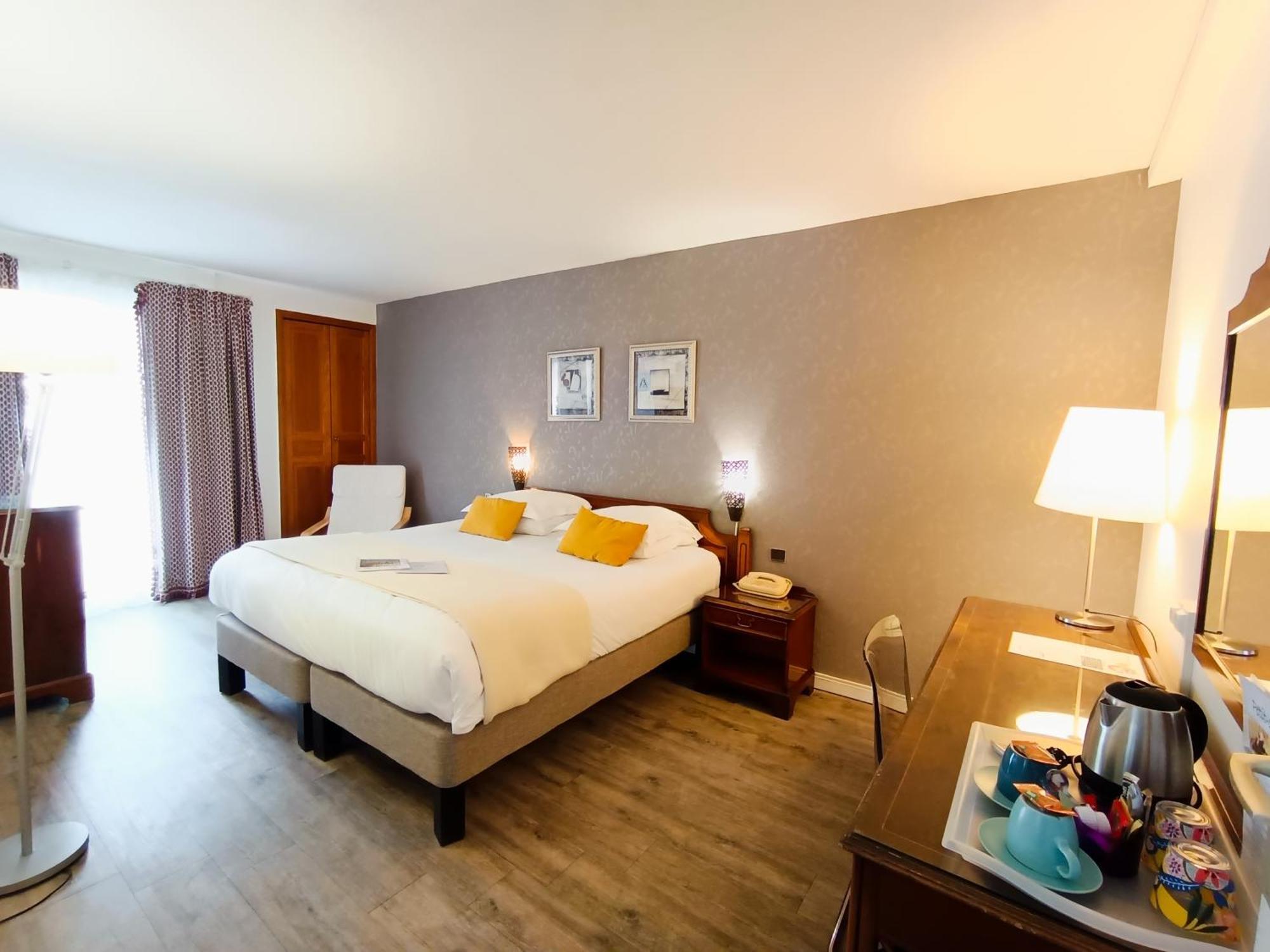 Hotel Des Tuileries Nimes Exterior foto